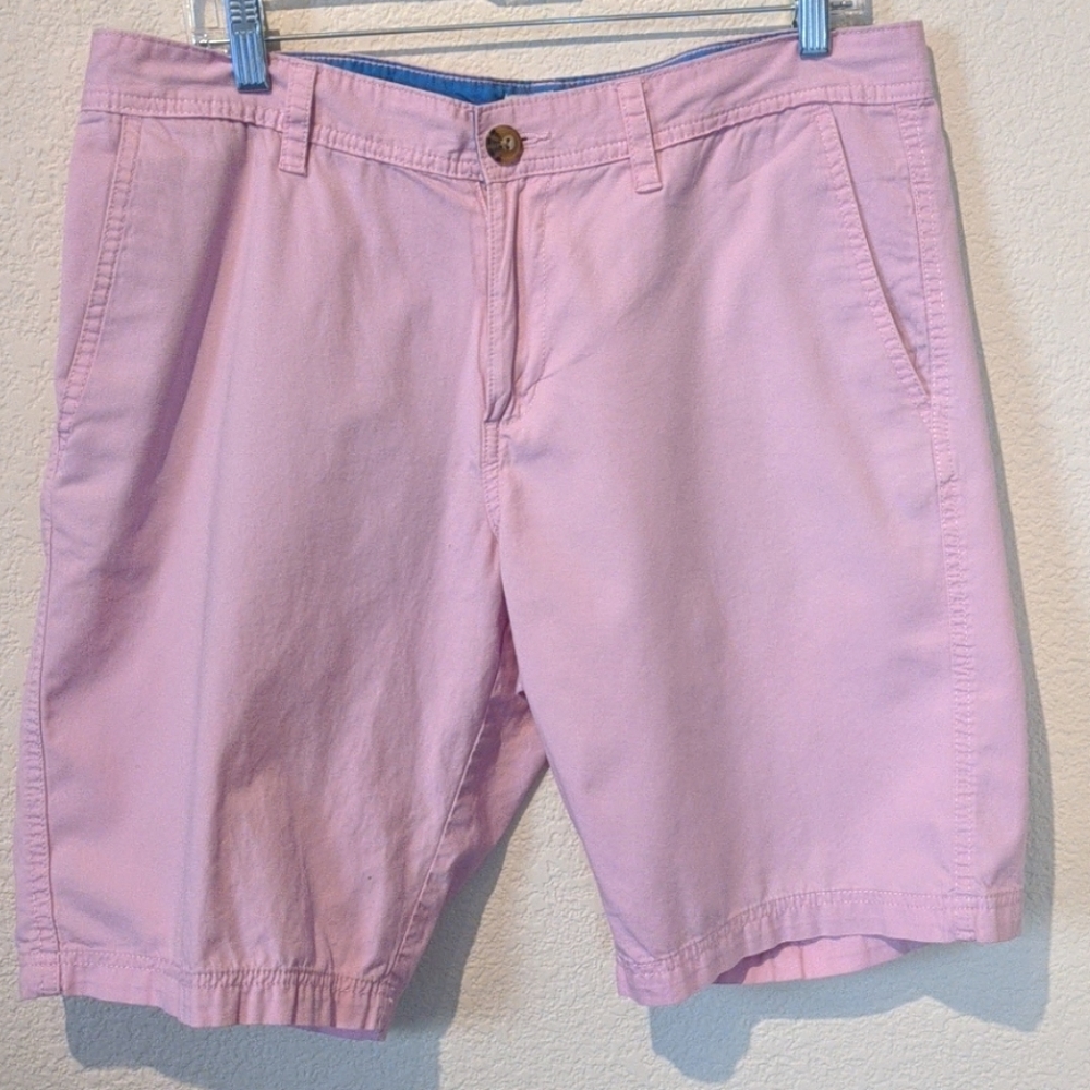 14th and Union, | 35W | Men's 10" cotton shorts.